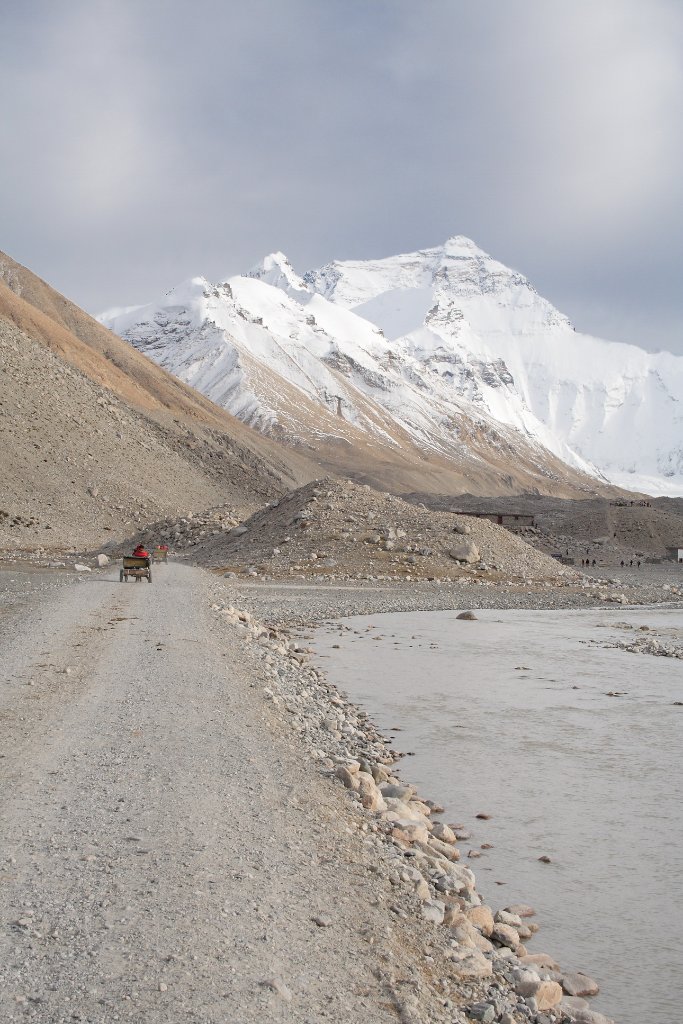 16-The road from the base camp to the Everest police post.jpg - The road from the base camp to the Everest police post